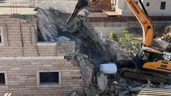 الاحتلال يهدم منزلي الشهيدين نصر الله وعبد القادر القواسمة