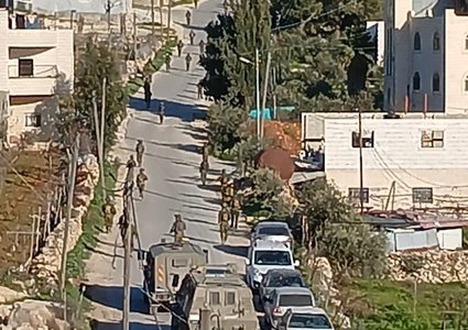 الاحتلال يقتحم بلدة سعير ويعتقل ٣ مواطنين