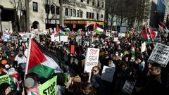 تظاهرة في محيط مطار لوس أنجلوس للمطالبة بوقف إطلاق النار في غزة