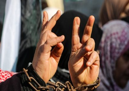 الأسيرة أبو عياش تروي تفاصيل مؤلمة حول اعتقالها والتحقيق معها