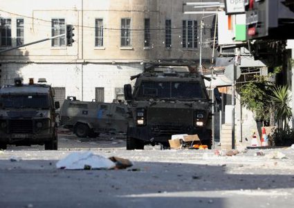 اصابة بشظايا الاحتلال خلال اقتحامها مخيم العروب