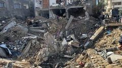 الدمار الذي حلَ بمنزل في دير البلح بعد قصفه من قبل جيش الاحتلال