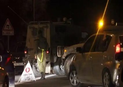 الاحتلال يعتقل شابا من حزما على حاجز جبع العسكري