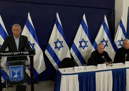 نتنياهو وغالنت وغانتس: ندفع ثمنا باهظا لكن لن نتوقف