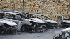 مستوطنون يحرقون معرض سيارات في قرية بيتين قرب رام الله والبيرة.