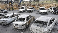 مستوطنون يحرقون معرض سيارات في قرية بيتين قرب رام الله والبيرة.