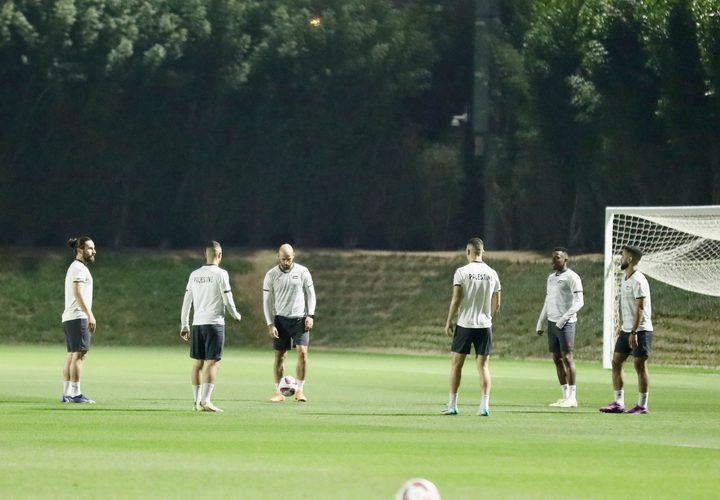 جانب من تدريب منتخب فلسطين قبيل مباراته الأخيرة في دوري المجموعات أمام هونغ كونغ، والتي أهلته إلى ثمن نهائي كأس آسيا لأول مرة في تاريخه.