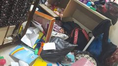 قوات الاحتلال تعيث خرابًا في منزل الأسير صهيب علي الرجوب في كريسة بمدينة دورا جنوب الخليل خلال اعتقاله فجر اليوم.