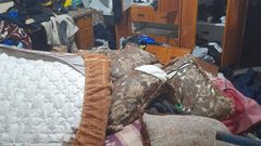 الاحتلال يعتقل الأسير صهيب الرجوب في دورا ويعيث بمنزله خرابا