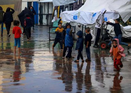 تحذيرات من غرق خيام النازحين نتيجة الامطار الغزيرة يومي الجمعة والسبت