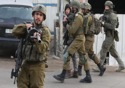 الاحتلال يعتقل 24 مواطنا من الضفة والعشرات من خان يونس