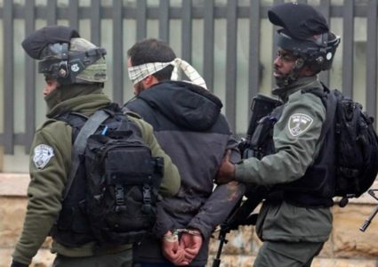 قوات الاحتلال تعتقل خمسة مواطنين من الخليل