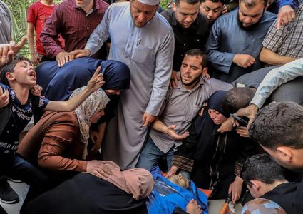 ٣ شهداء بينهم طفلة في قصف الاحتلال لحي الزوايدة