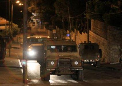 الاحتلال يعتدي بالضرب على شابين من يعبد