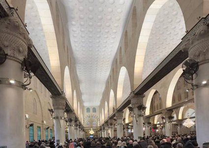 12 ألفا يؤدون صلاة الجمعة فقط بسبب إجراءات الاحتلال