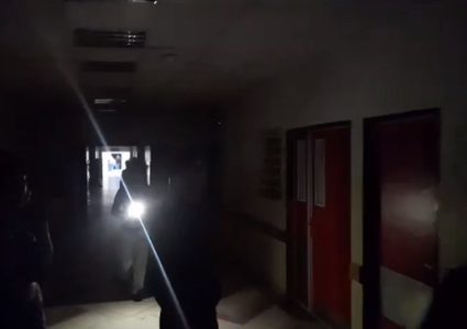 6 شهداء في قصف منزل بدير البلح وانقطاع الكهرباء عن مستشفى ناصر