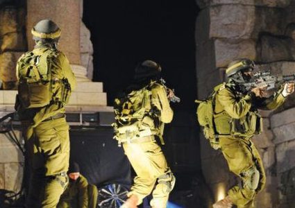 قوات الاحتلال تعتقل شابا من نابلس