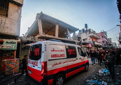 الهلال الأحمر: الاحتلال يستهدف كل من يتحرك في محيط مستشفى الأمل