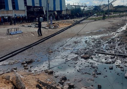 من منطقة دوار الكويت بمدينة غزة التي ينتظر فيها المواطنين دخول المساعدات