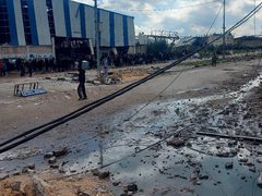من منطقة دوار الكويت بمدينة غزة التي ينتظر فيها المواطنين دخول المساعدات في ظل استهداف قوات الاحتلال لهم.