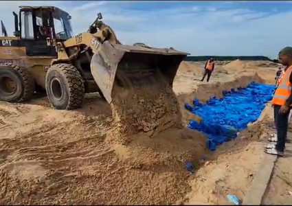 دفن 100 جثمان سرقها الاحتلال من مناطق متفرقة من غزة في مقبرة جماعية