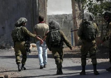 الاحتلال يعتقل شابين من جنين بعد استدعائهما للتحقيق في معسكر سالم