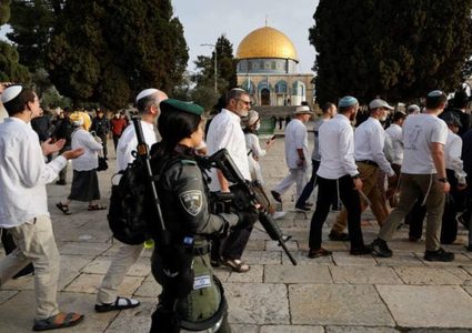 عشرات المستوطنين يقتحمون المسجد الأقصى