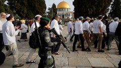 عشرات المستوطنين يقتحمون المسجد الأقصى