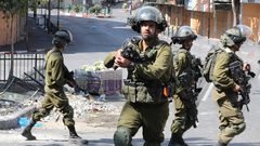 قوات الاحتلال تقتحم مدينة نابلس ومخيمي عسكر