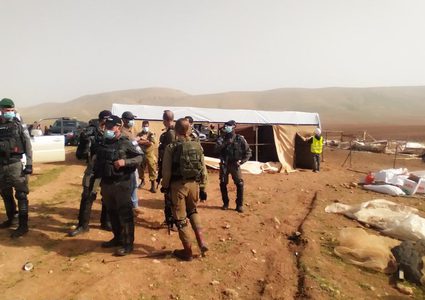 مستوطنون يقتحمون تجمع شمال غرب أريحا