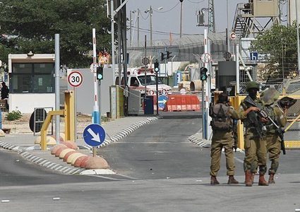 الاحتلال ينصب حواجز عسكرية عند مداخل بلدة حزما