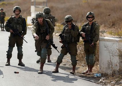 قوات الاحتلال تقتحم منزلا غرب نابلس وتجي تحقيقا مع ساكنيه