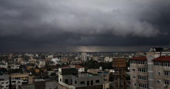 الطقس: أجواء شديدة البرودة وزخات متفرقة من الأمطار على معظم المناطق