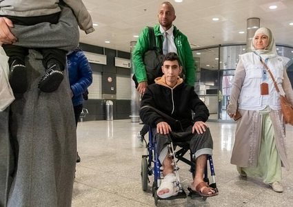 وصول 4 أطفال جرحى من غزة إلى جنيف لتلقي العلاج