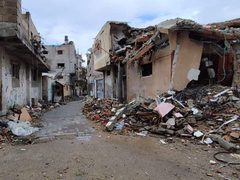 آثار الدمار الذي خلفه الاحتلال في مخيم المغازي وسط قطاع غزة.