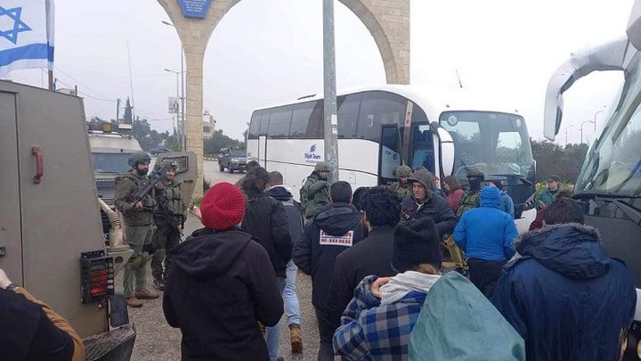 الاحتلال يغلق دير استيا غرب سلفيت لمنع فعالية مناهضة للاستيطان
