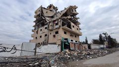 آثار الدمار الذي خلفه الاحتلال في مخيم المغازي وسط قطاع غزة.