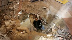 سقوط صاروخ إسرائيلي على منزل من 4 طوابق كان يأوي عشرات النازحين