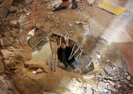 سقوط صاروخ إسرائيلي على منزل من 4 طوابق كان يأوي عشرات النازحين