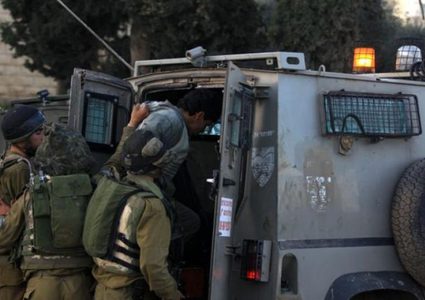 الاحتلال يعتقل ثلاثة مواطنين من مخيم الدهيشة