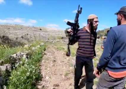 مستوطنون يداهمون منازل المواطنين ومزرعة دواجن في قرية فراسين جنوب جنين