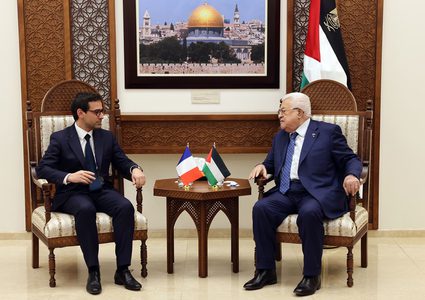 الرئيس الفلسطيني يبحث مع وزير الخارحية الفرنسي سبل وقف العدوان الفوري على غزة