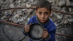 "هيئة المعابر": غزة تعاني من نفاد المواد التموينية