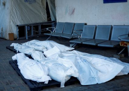 خمسة شهداء في دير البلح وخان يونس