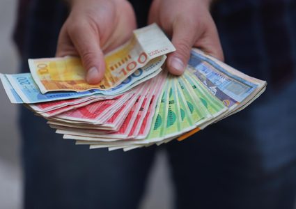 الحكومة تستعد لدفع الرواتب خلال اليومين المقبلين