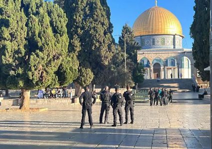 عشرات المستوطنين يقتحمون المسجد الأقصى