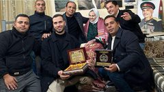 قيادة المستشفى الميداني الأردني في نابلس تزور سيدة عالجت جنود أردنيين عام 1967