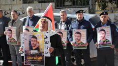 طولكرم: وقفة مساندة للمعتقلين ورفضا لتعليق المساعدات "للأونروا"