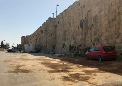محكمة الاحتلال تُصدر أمرا بإغلاق موقف مركبات بالبلدة القديمة في القدس