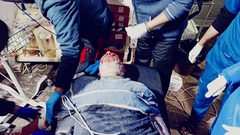 طواقم الدفاع المدني تنتشل عددًا من الشهداء وتسعف عددًا من الجرحى نتيجة استهداف طائرات الاحتلال الإسرائيلي لثلاثة منازل لآل "أبو عكر وخفاجة وعرسان" بمحافظة رفح المكتظة بالنازحين جنوبي قطاع غزة الليلة الماضية.